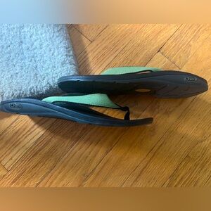 Chaco flip flops 8